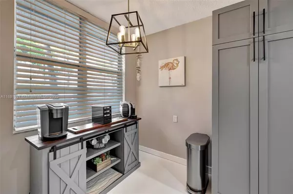 Lauderdale Lakes, FL 33313,4898 NW 29th Ct #103