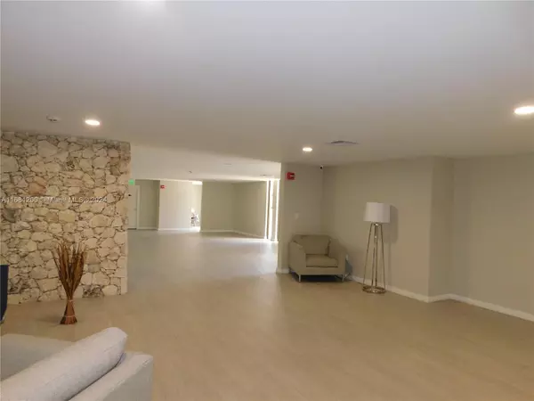Miami, FL 33173,8015 SW 107th Ave #111