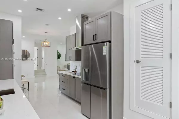 Wilton Manors, FL 33305,2312 NE 17th Ave