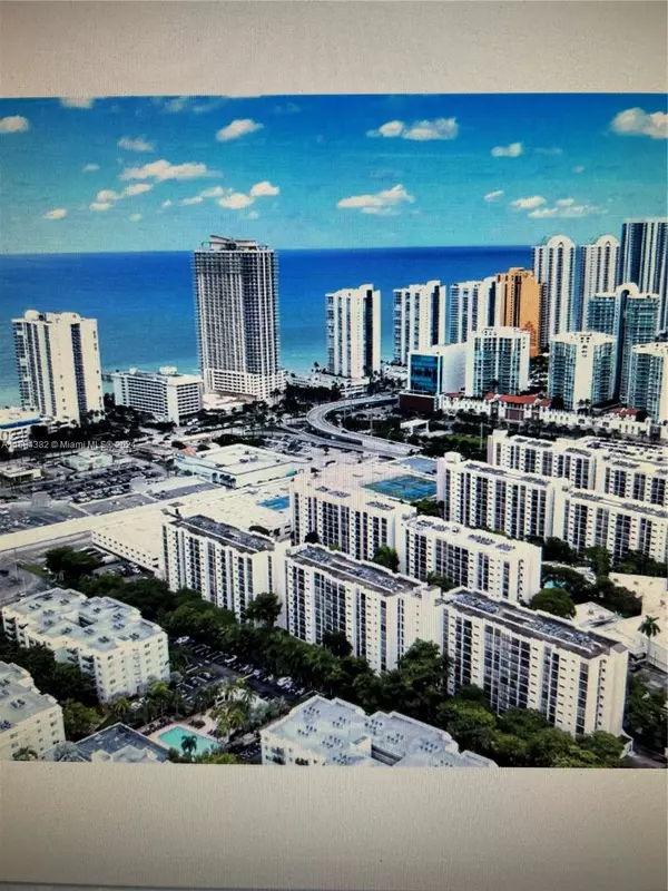 Sunny Isles Beach, FL 33160,17021 N Bay Rd #918