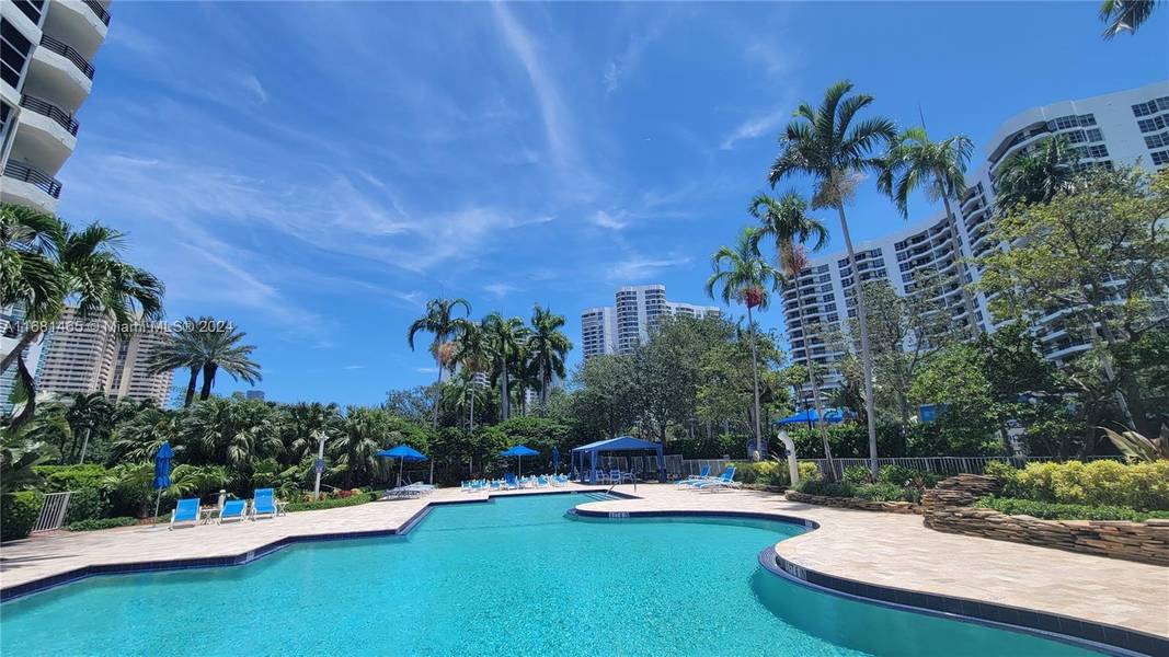 3500 Mystic Pointe Dr #2302, Aventura, FL 33180