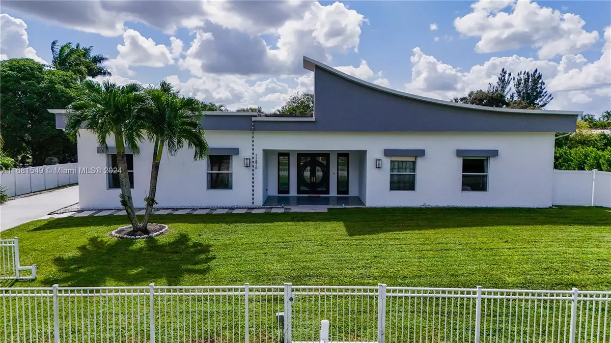 Plantation, FL 33323,11870 NW 27th St