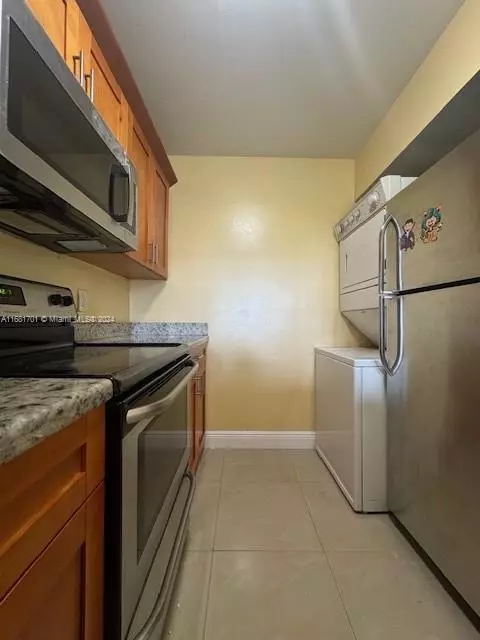 Pembroke Pines, FL 33024,10018 NW 4th St #203