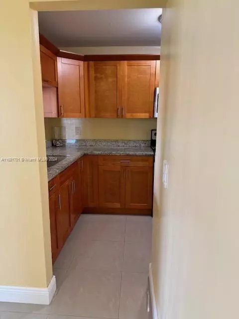 Pembroke Pines, FL 33024,10018 NW 4th St #203