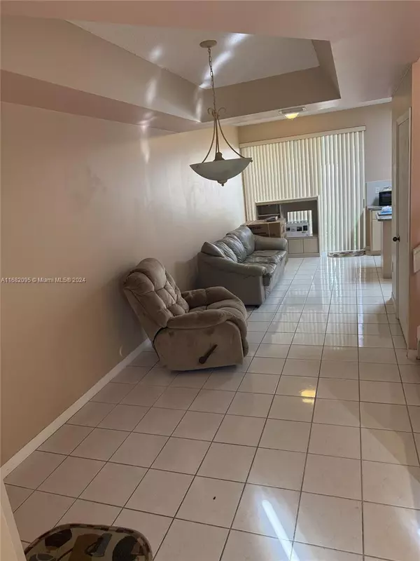 Miami, FL 33193,8735 SW 152nd Ave #294