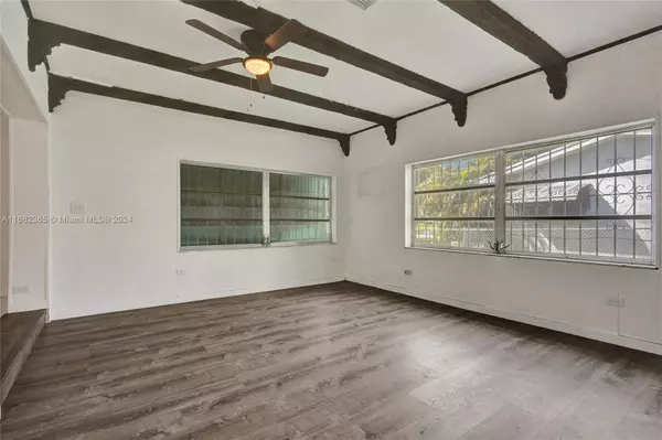 North Miami, FL 33161,1535 NE 124th St