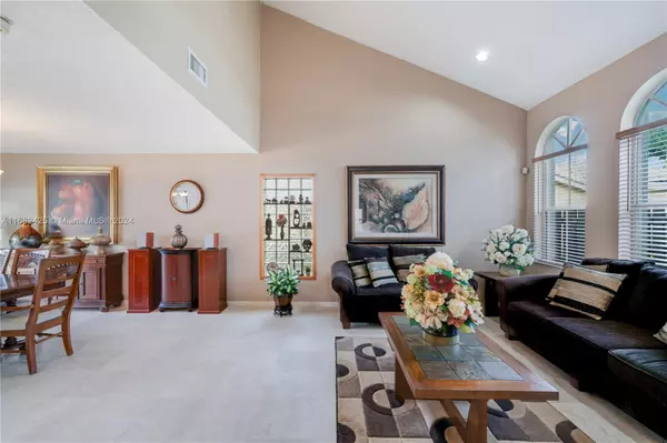 Miami, FL 33193,16358 SW 82nd Ter