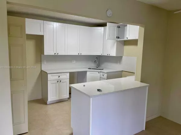 Green Acres, FL 33463,305 Pine Ridge Cir #A-2