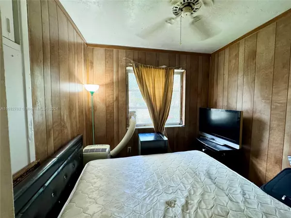 North Miami, FL 33168,13143 NW 2nd Ave