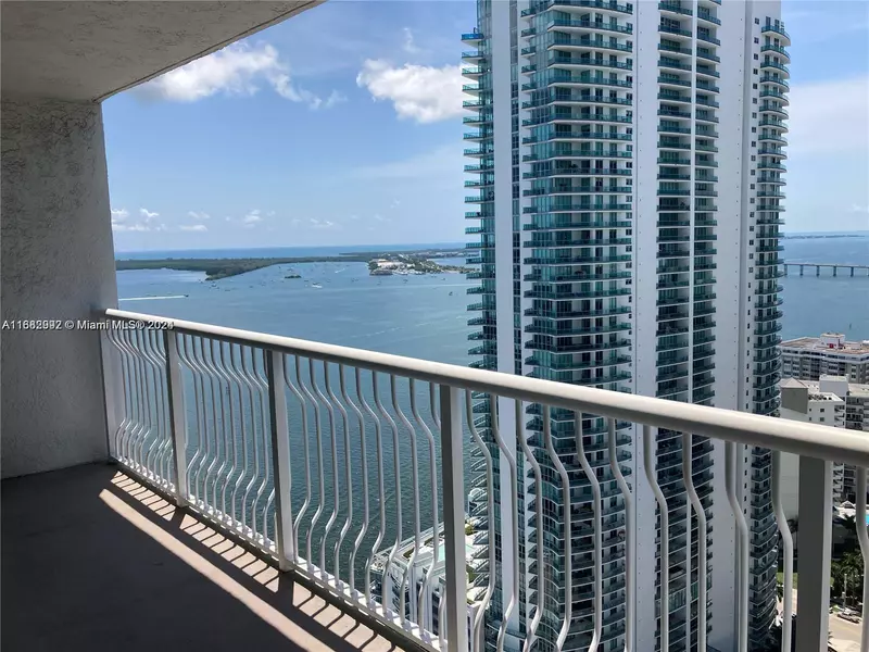 1200 Brickell Bay Dr #3705, Miami, FL 33131
