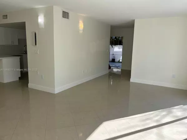 Miami, FL 33193,15645 SW 82nd Cir Ln #7-2