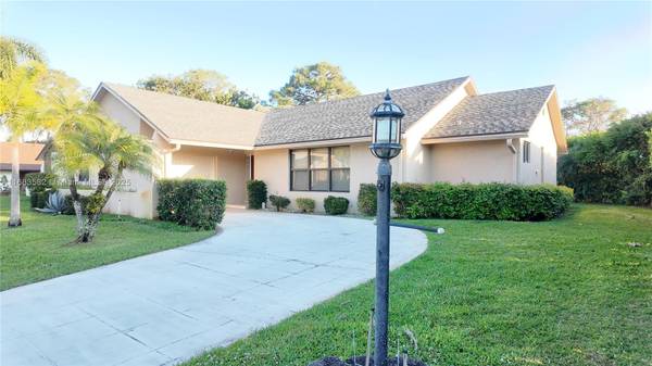 8320 E Waccamaw Ln E, Lake Worth, FL 33467