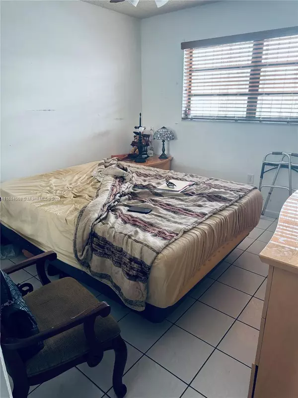 Hialeah, FL 33016,6579 W 22nd Ln