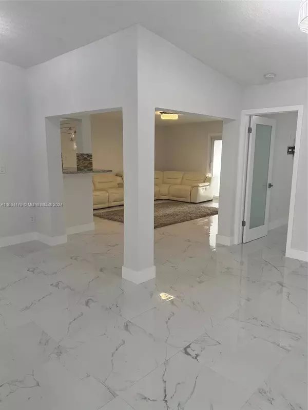 Miami, FL 33177,19314 SW 121st Ct