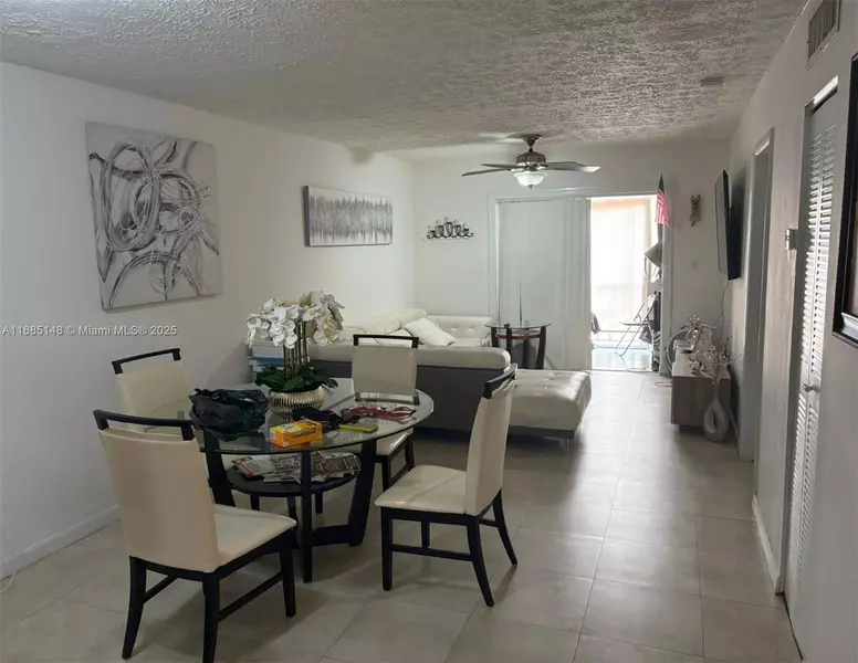 6055 W 19th Ave #318, Hialeah, FL 33012