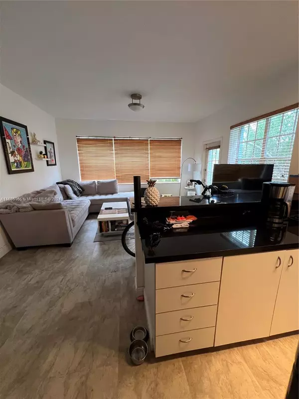 1523 West Ave #103,  Miami Beach,  FL 33139