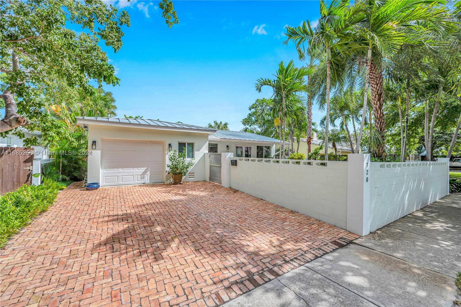 720 NE 17th Way,  Fort Lauderdale,  FL 33304