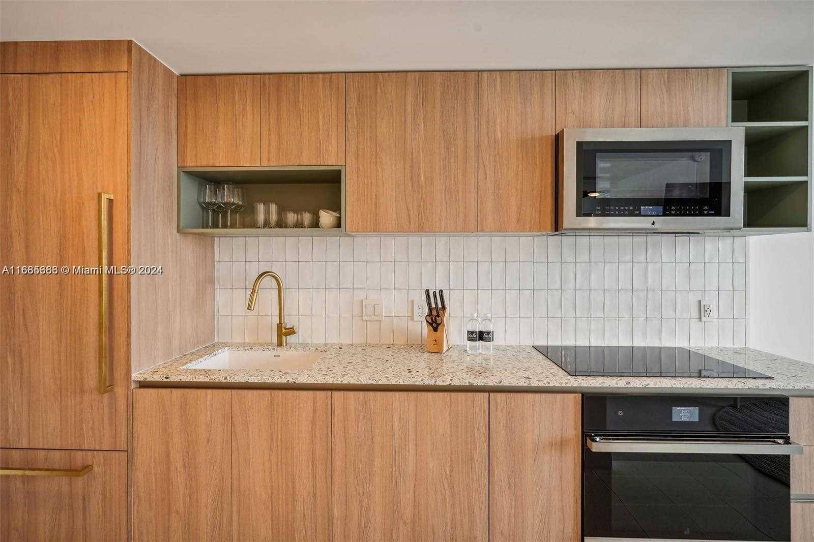 Miami, FL 33132,601 NE 1st #4114