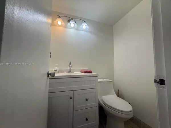West Palm Beach, FL 33417,313 Southampton A #313