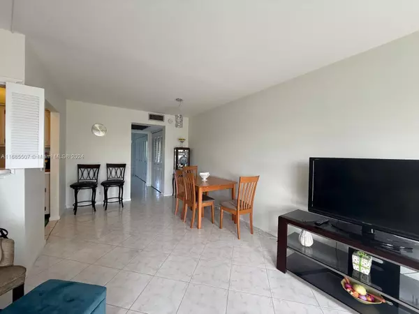 West Palm Beach, FL 33417,313 Southampton A #313