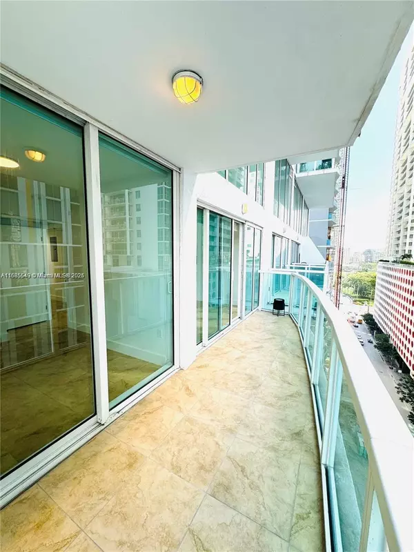 Miami, FL 33131,41 SE 5th St #808