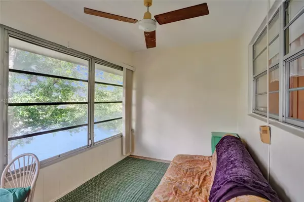 Lauderdale Lakes, FL 33319,5103 NW 35th St #605