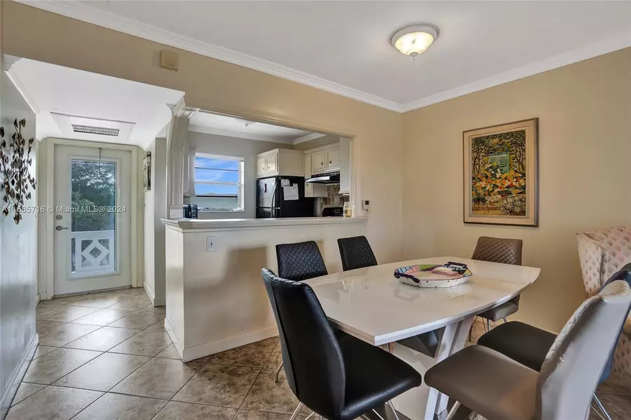 5103 NW 35th St #605, Lauderdale Lakes, FL 33319
