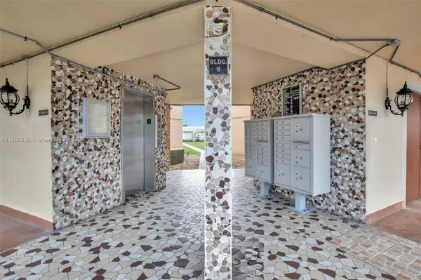 Miami, FL 33179,1450 NE 191st St #405