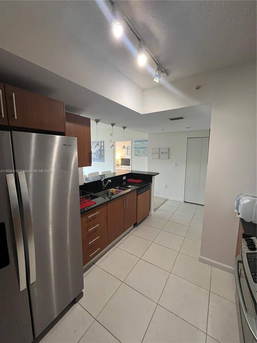 Aventura, FL 33180,2775 NE 187th St #414