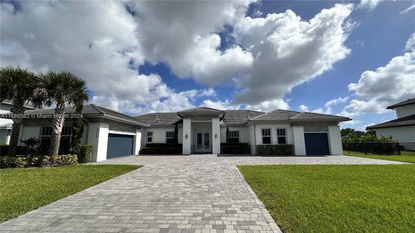 2010 Meadows Dr, Davie, FL 33324