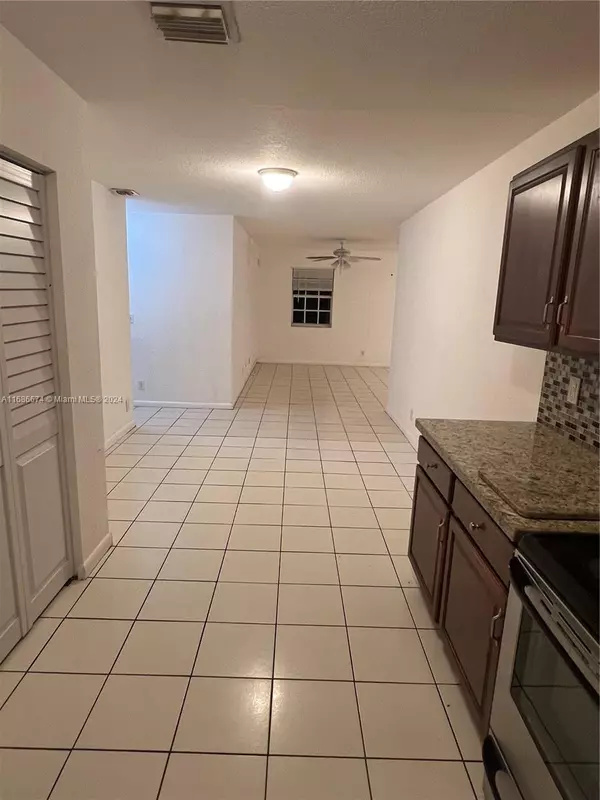 Fort Lauderdale, FL 33311,834 NW 3rd Ave #2