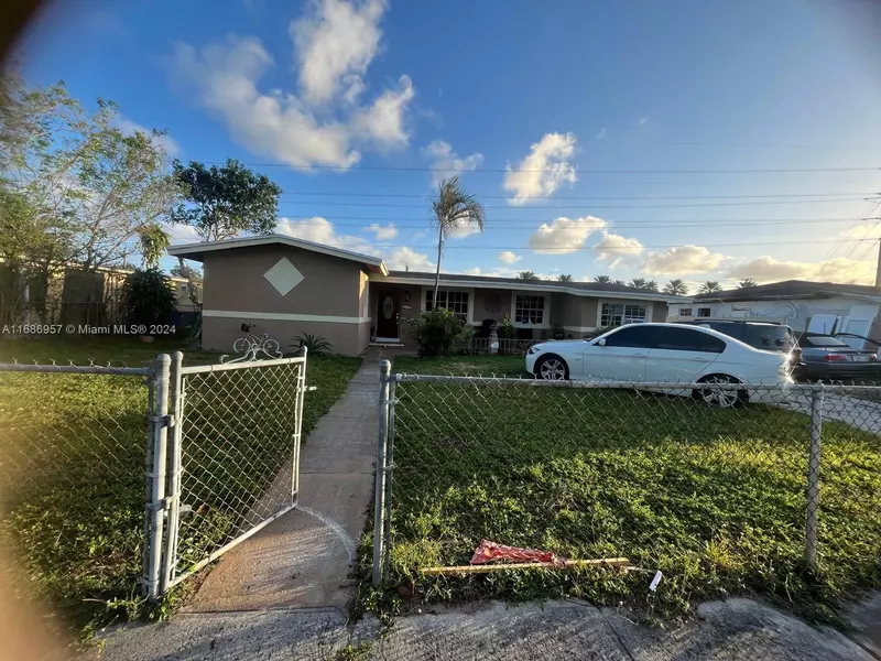 5070 SW 11th St, Plantation, FL 33317