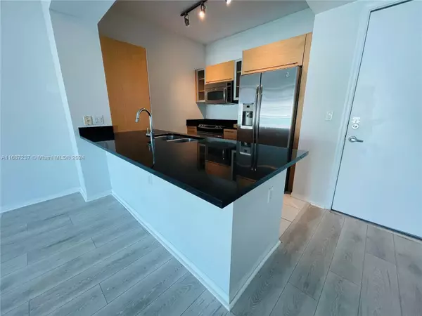 Miami, FL 33131,950 Brickell Bay Dr #3602