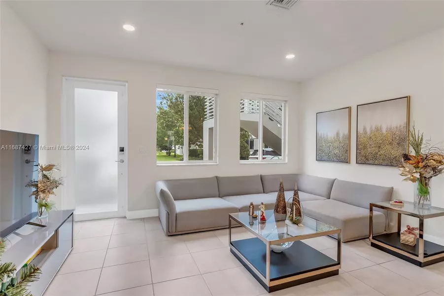 6425 NW 103rd Pl #102, Doral, FL 33178