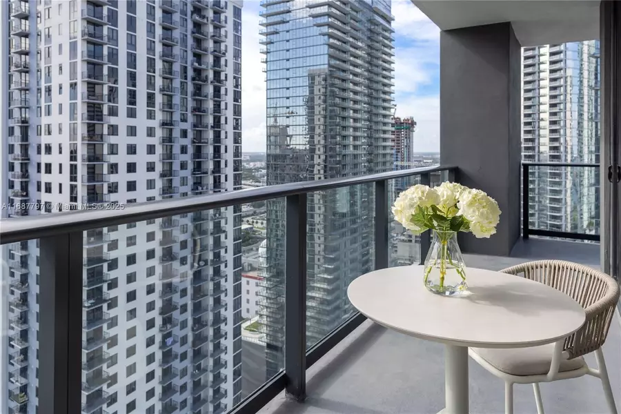 159 NE 6TH ST #3002, Miami, FL 33132