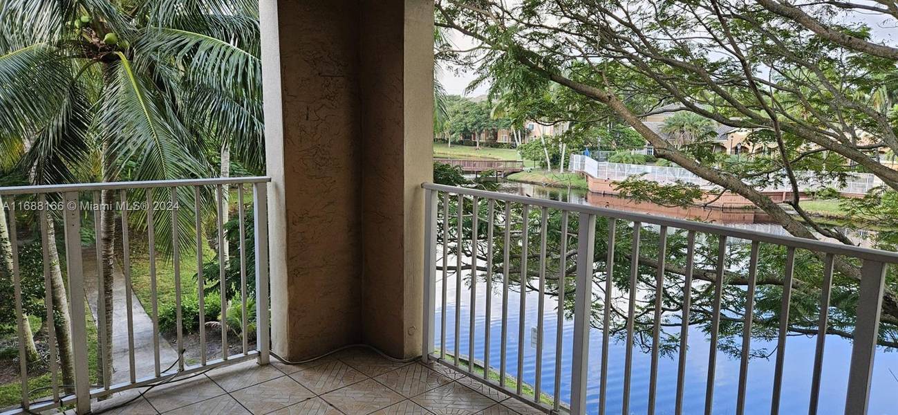 3874 E Lyons Rd #302-6, Coconut Creek, FL 33073