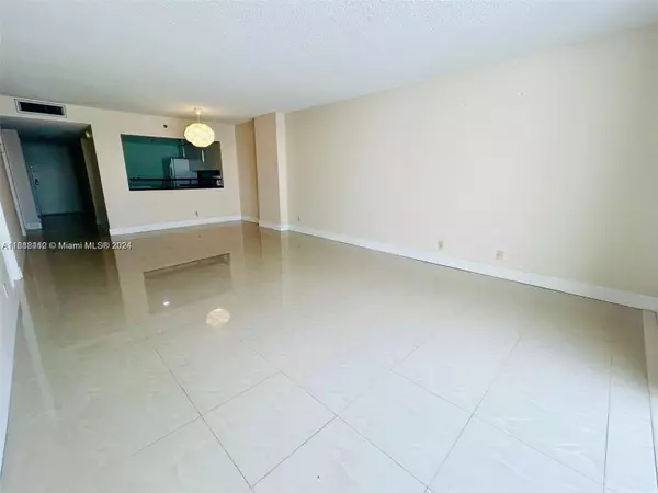 Miami Beach, FL 33140,Address not disclosed