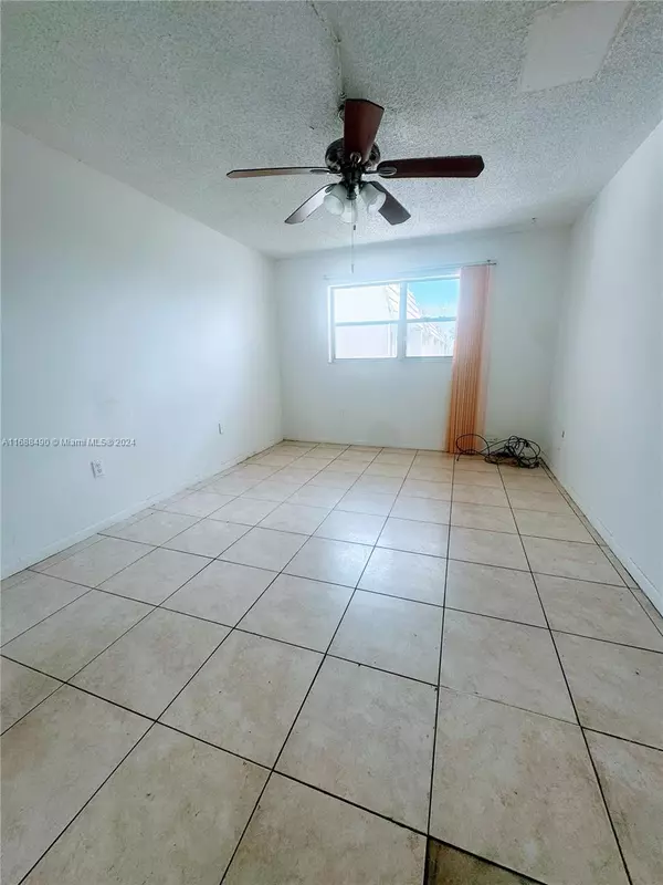 Sunrise, FL 33322,8220 Sunrise Lakes Blvd #307