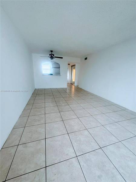 8220 Sunrise Lakes Blvd #307, Sunrise, FL 33322