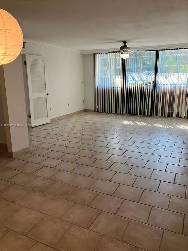 Key Biscayne, FL 33149,55 Ocean Lane Dr #2023