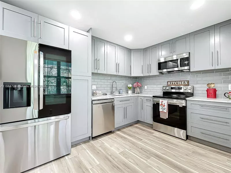 806 Cypress Grove Ln #402, Pompano Beach, FL 33069