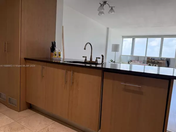 Bal Harbour, FL 33154,10275 Collins Ave #1528