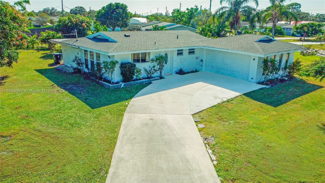 302 SE Verada Ave, Port St. Lucie, FL 34983