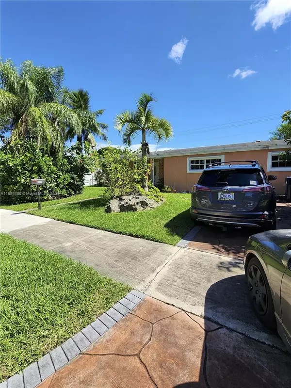 9300 Marine Dr, Cutler Bay, FL 33189