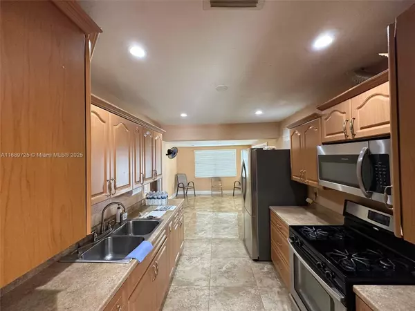 Hialeah, FL 33012,1250 W 61st Pl