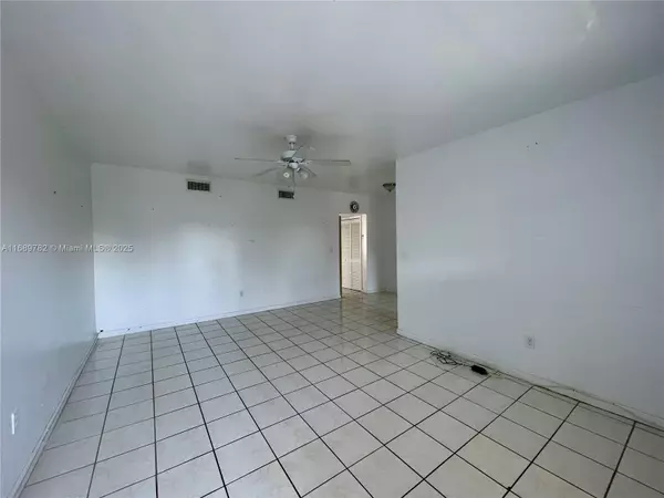 Miami Beach, FL 33141,7271 Gary Ave #22