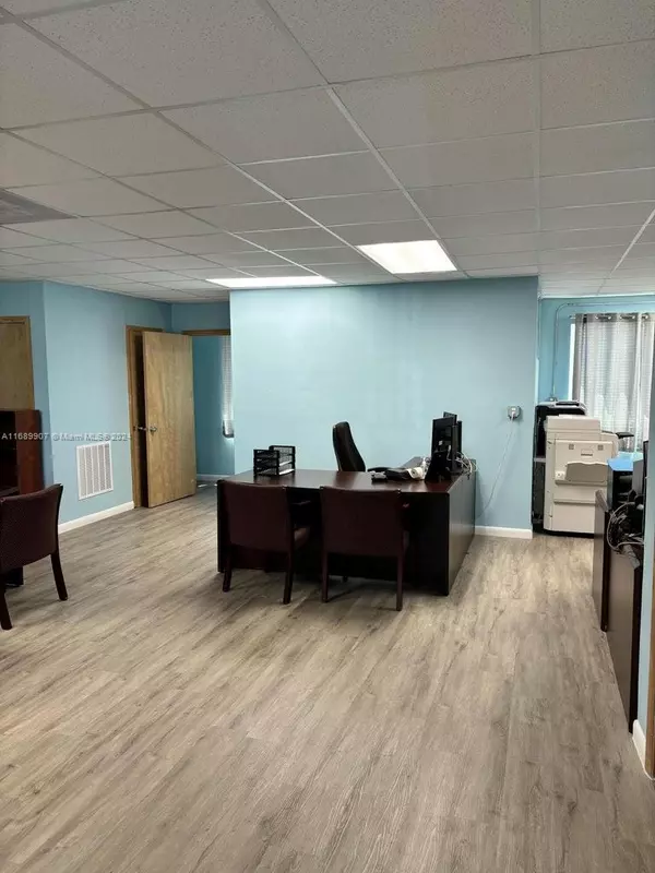 Marathon, FL 33050,11400 Overseas Hwy #214/215