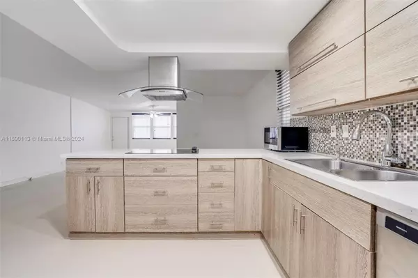 Aventura, FL 33180,20350 W Country Club Dr #120-4