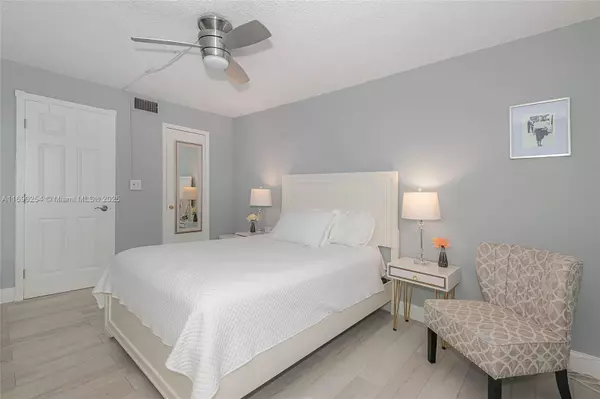 Plantation, FL 33317,6700 Cypress Rd #107