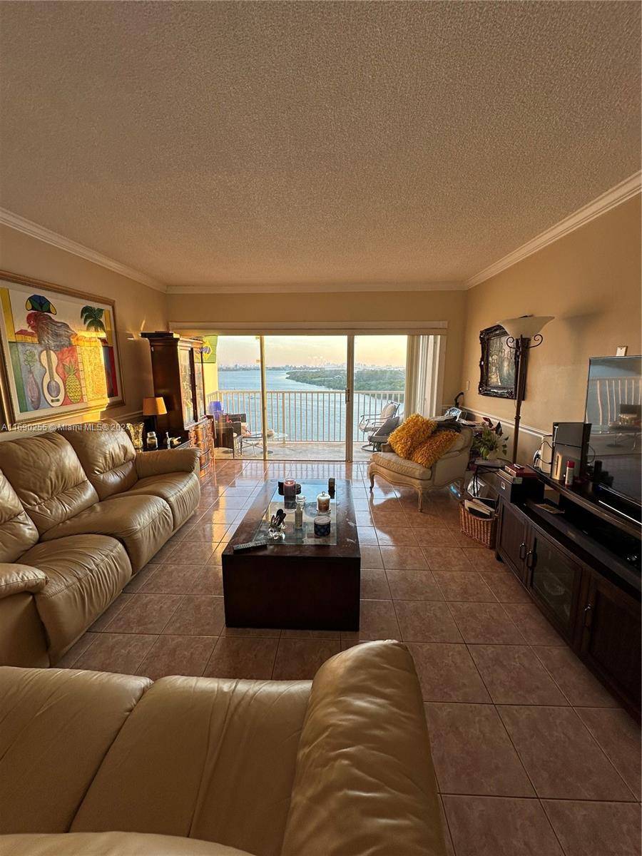 Sunny Isles Beach, FL 33160,300 Bayview Dr #1208